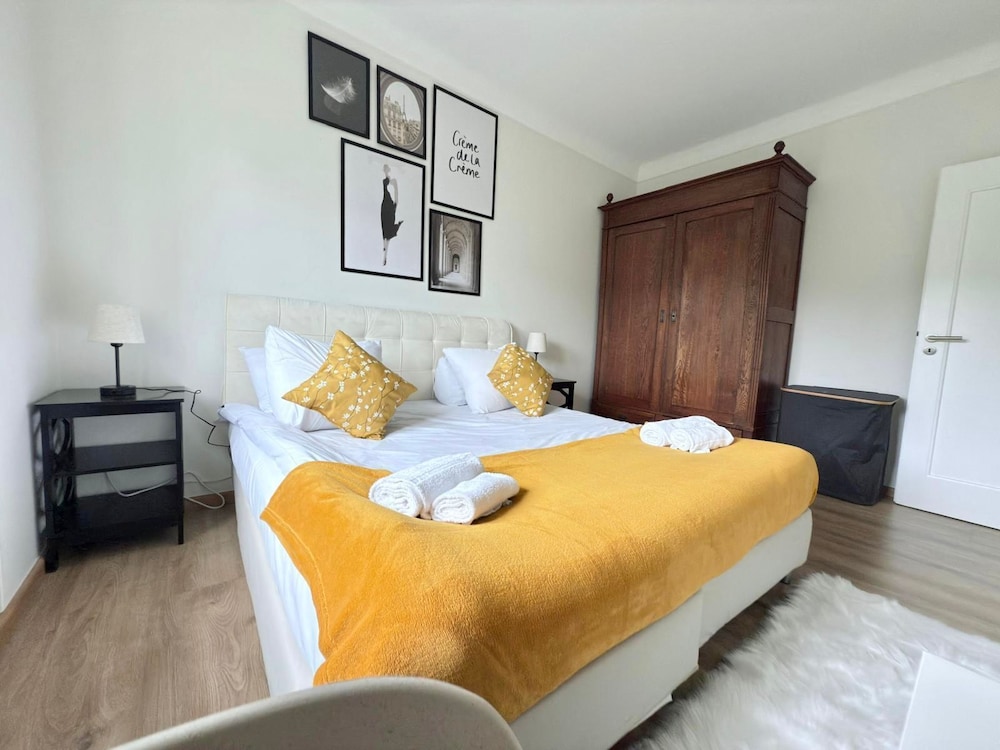 Charming 5 bedrooms Home view 2