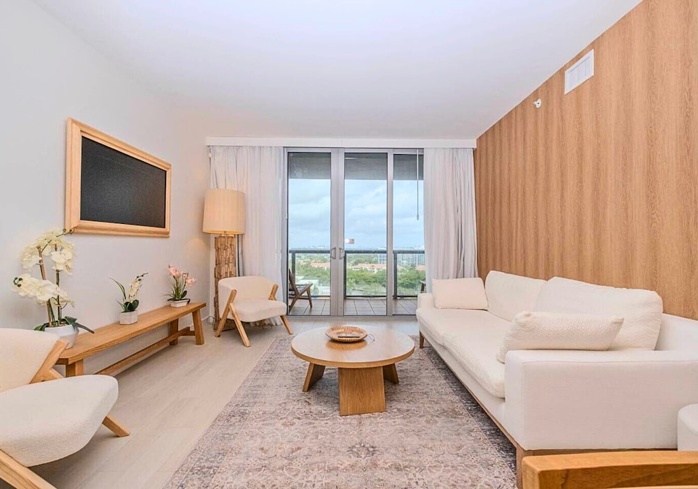 Luxury Ocean Views Apt 1208