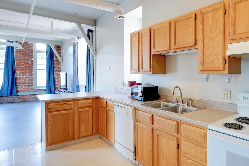 Steps to Shops & Eats: Dtwn Omaha Gem!