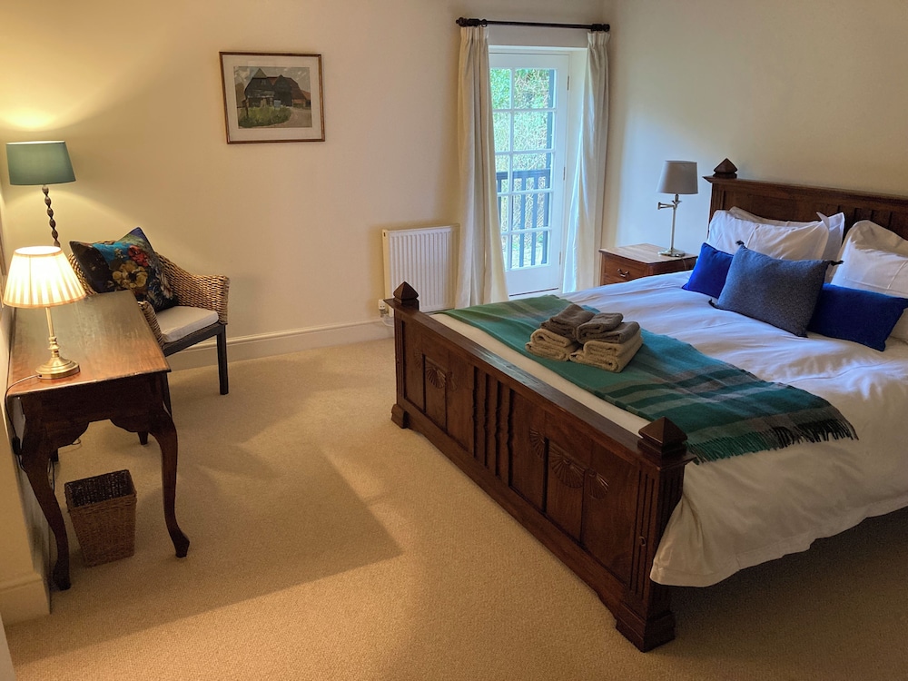 Glanhenwye Courtyard Cottages