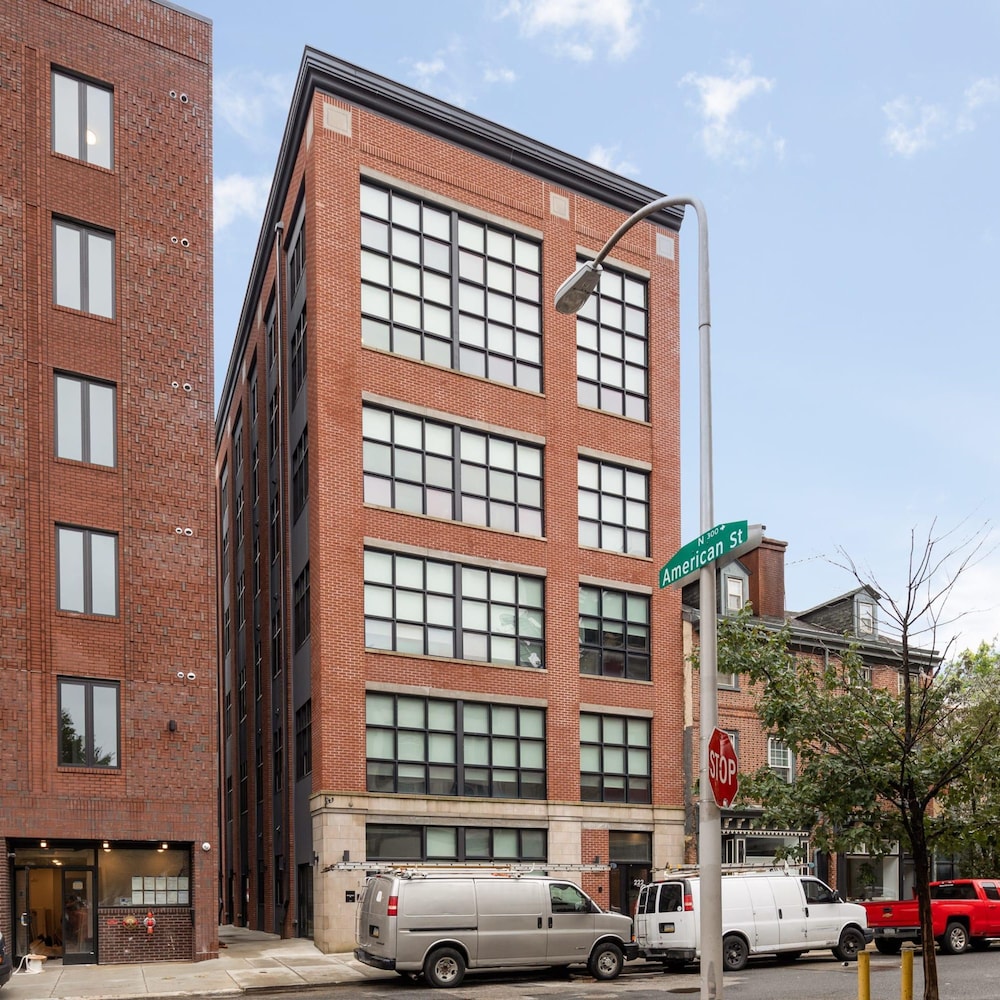 Sosuite 1BR Apt w W D Shared Roofdeck view 3