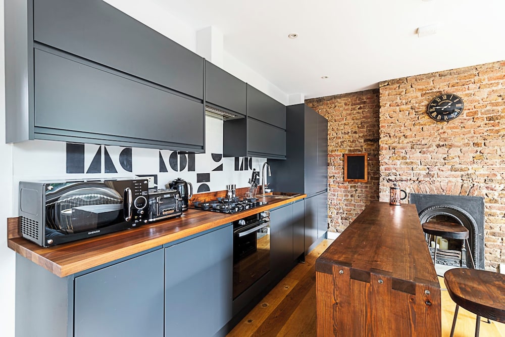 Rustic and Contemporary Haven in Brixton