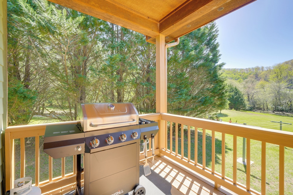 3 Mi to Hiawassee: 'berry Cute Country Cottage'
