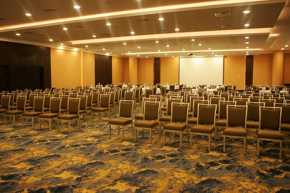 Sweimeh Vacations - Dead Sea Spa Hotel - Property Image 9
