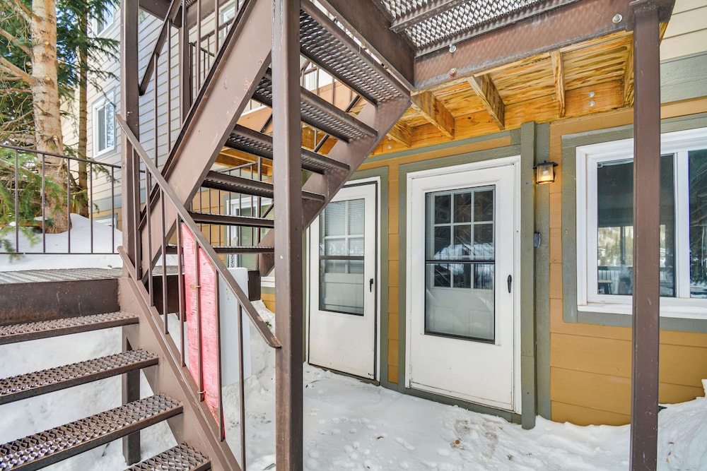 Breckenridge Area Condo w/ Mountain Views