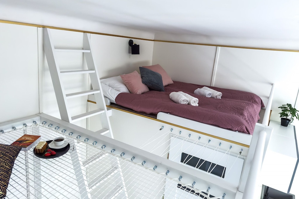 Sienna Elegant Studio by Renters view 5