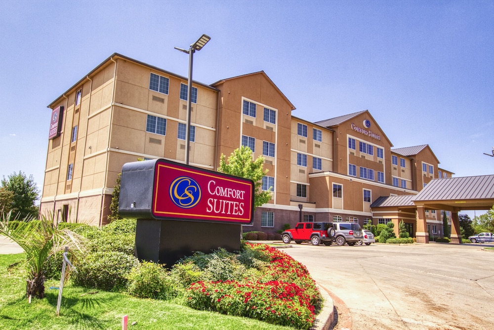 Hotel Comfort Suites Waco North - Near University Area - Image 1