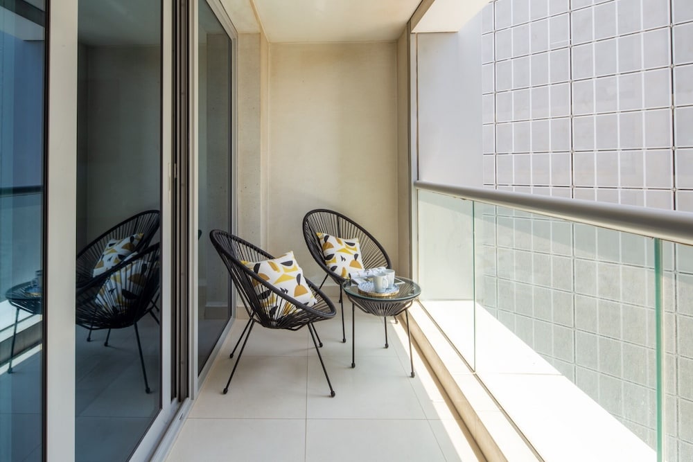 Stylish 2BR Apartment In Business Bay