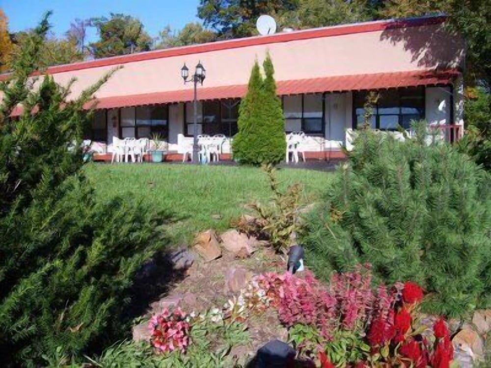 Capricorn Motel Royale Thousand Islands