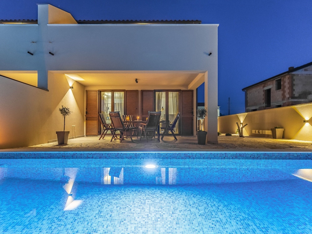 Family Villa With Pool, Wellness view 4