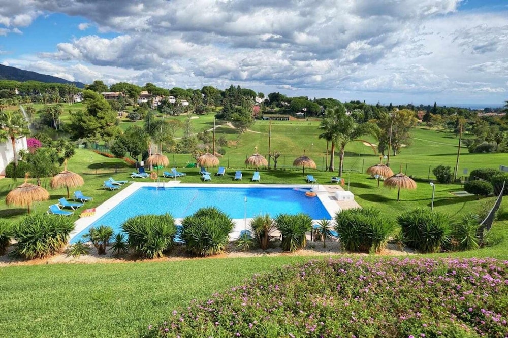 Azahara1 Beautiful Apartment Frontline Golf
