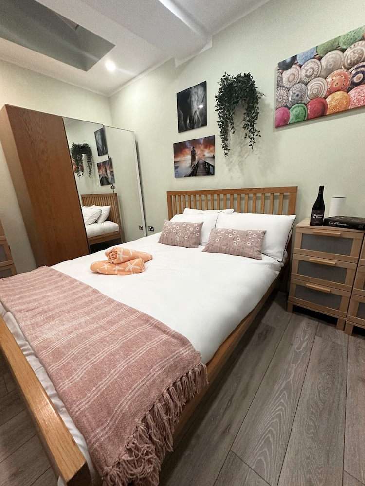 Beautiful 1-bed Apartment in Cardiff view 4