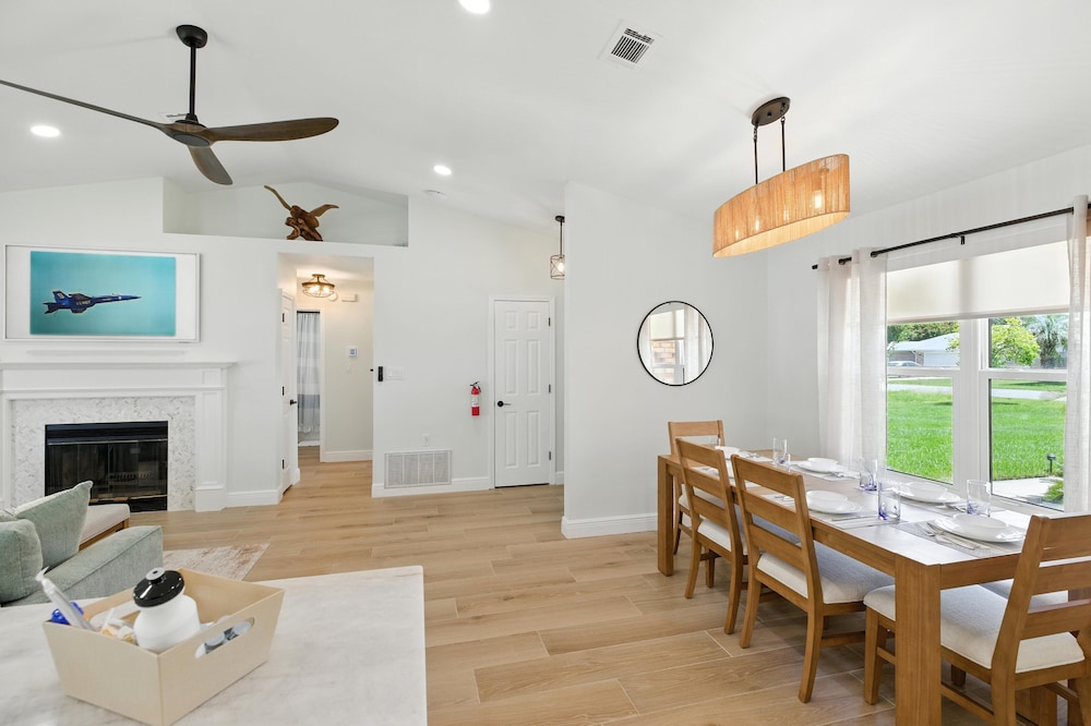 Sunny 3BR w/Hot Tub & Game Room Home