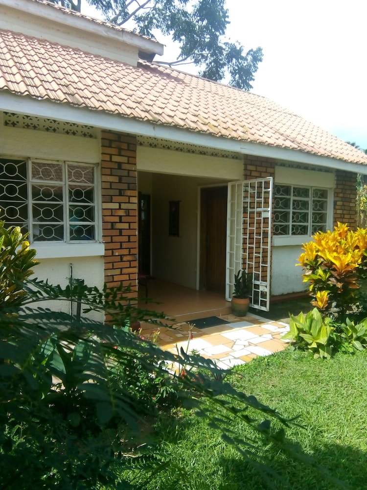 Colonial Residence