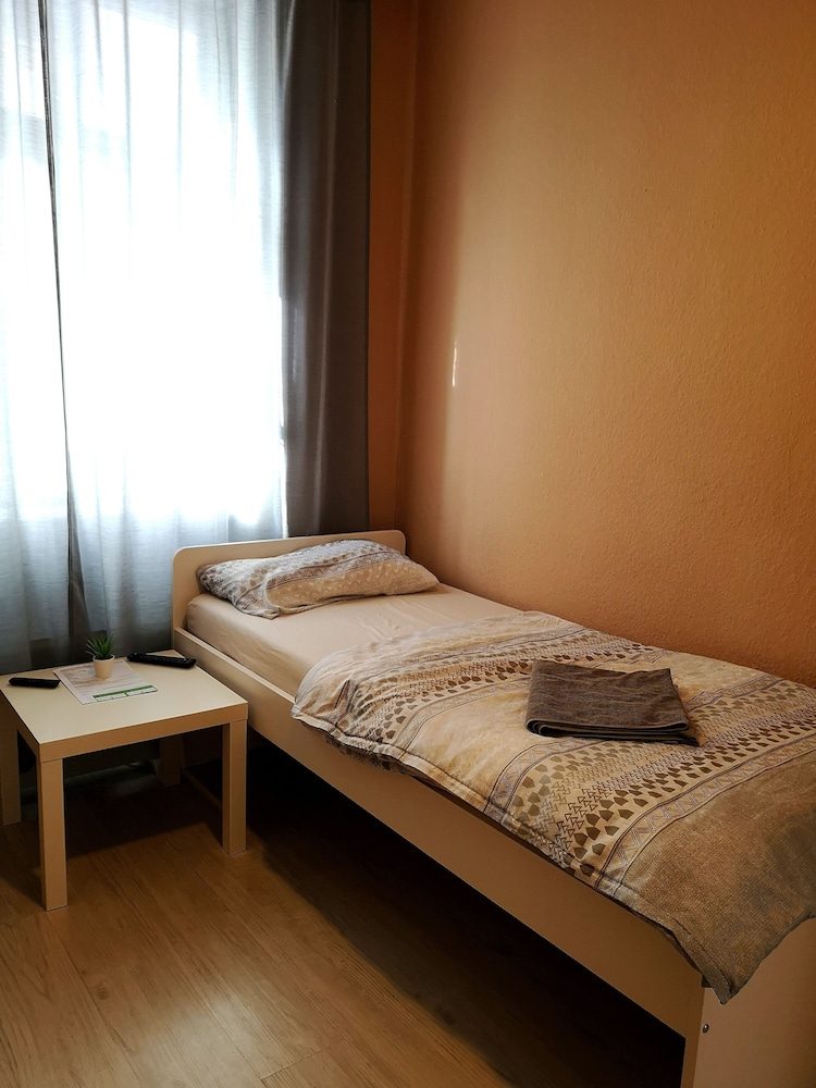 Hostel Caracalla view 3
