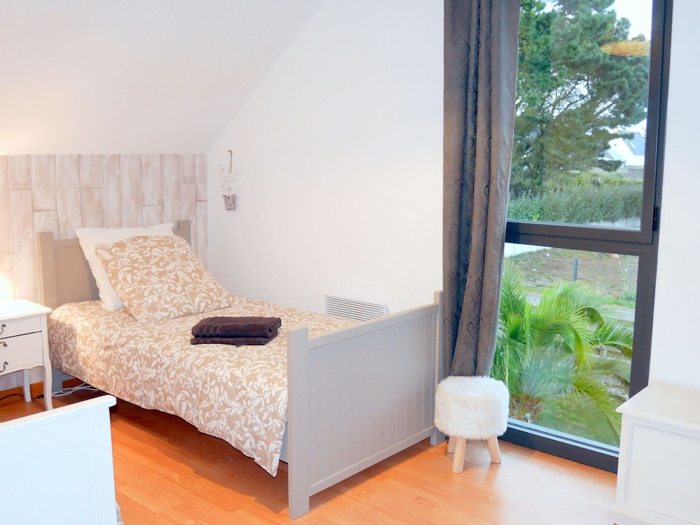 Beachfront Holiday Home in Guisseny
