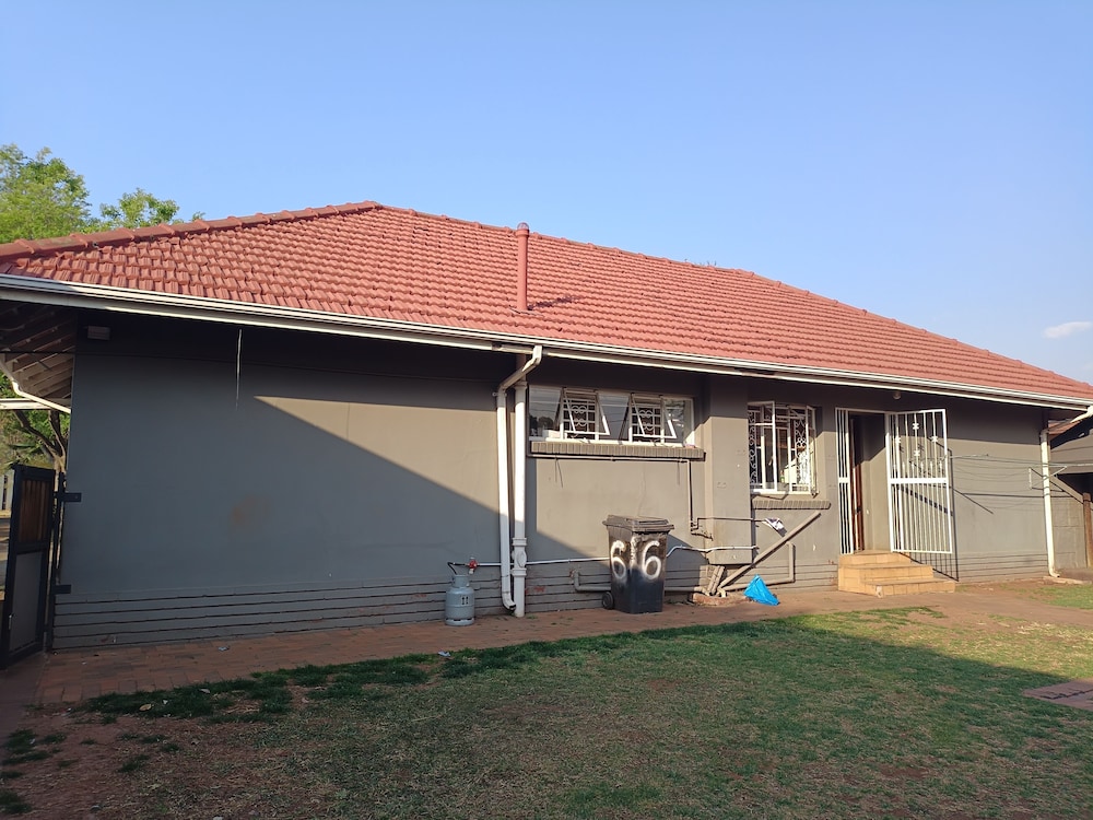 JM TOURS & SAFARIS GUESTHOUSE