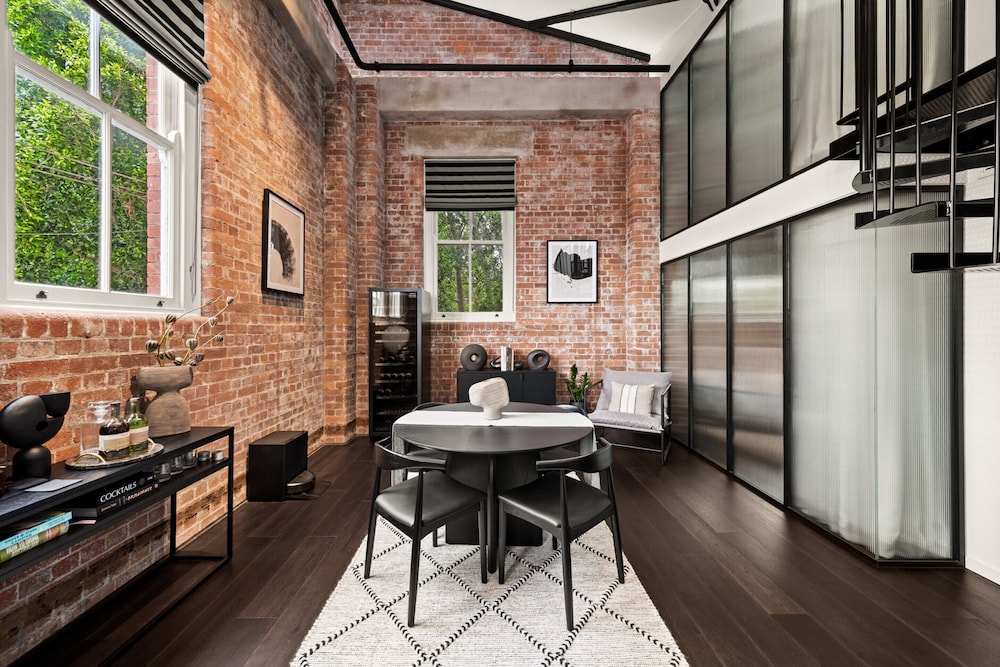 Stylish Riverside 2-bedroom Apartment in Teneriffe