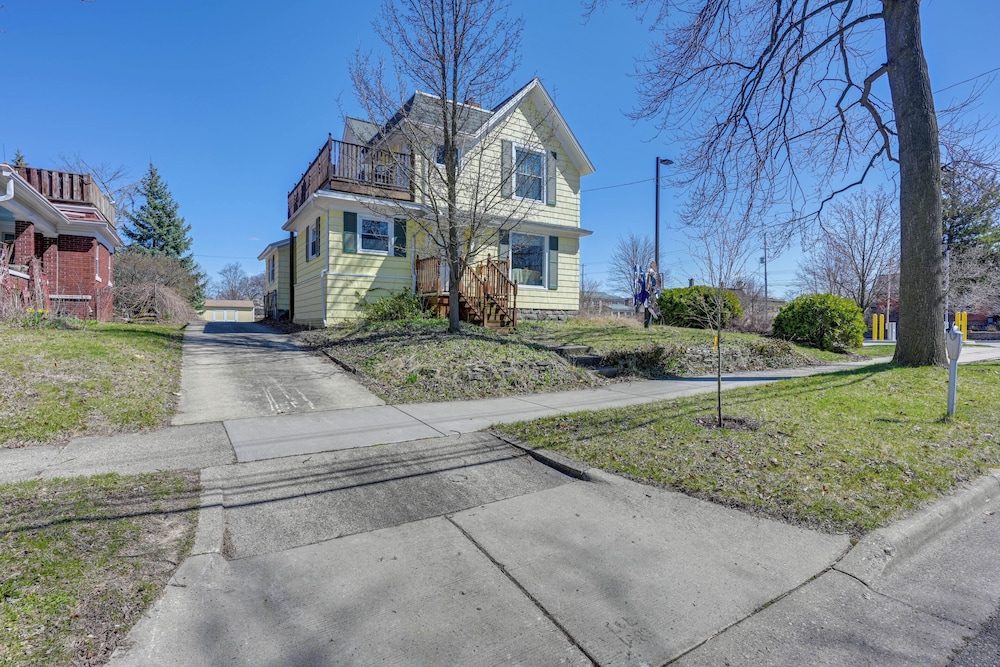 < 1 Mi to Old Town Lansing: Home w/ Furnished Deck