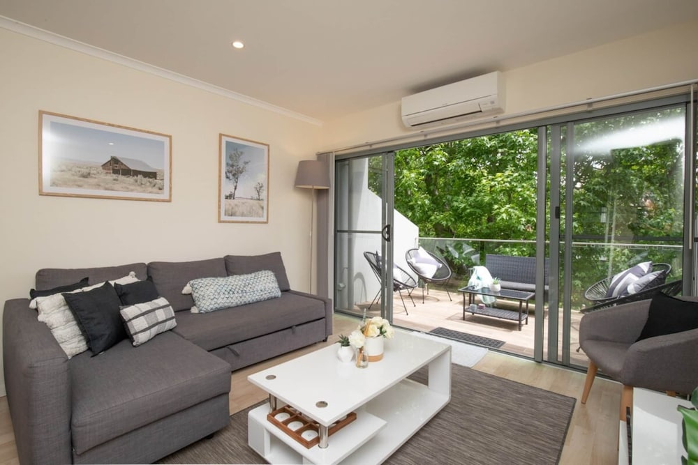 Generous 2-bed Townhouse With A Private Balcony