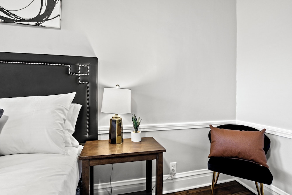 Cozy 2BR in Chicago - Roscoe 08-1W