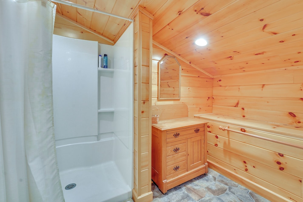 Cabin Comfort Near Psu! Fire Pit & On-site Trails