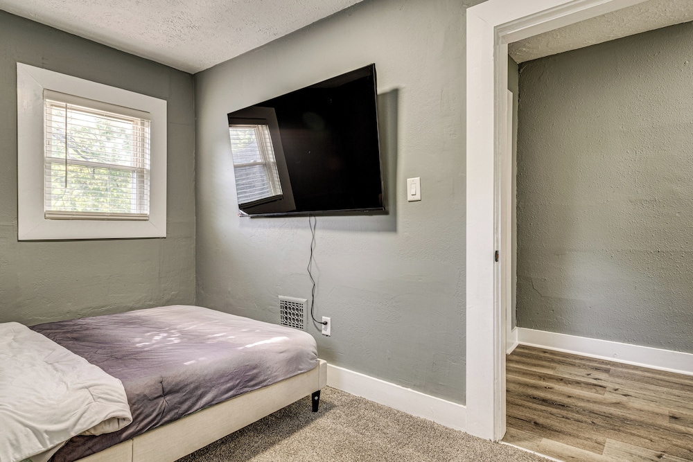 2 Mi to Mass Ave: Convenient Townhome w/ Yard!