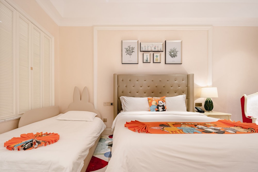 NARADA RESORT SHANGHAI HOTEL Disney Store