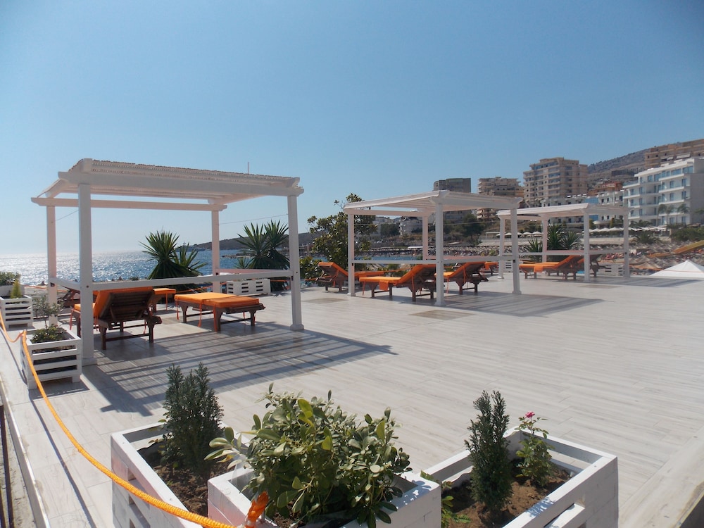Santa Paola Hotel - In Sarandë (Kodrra)