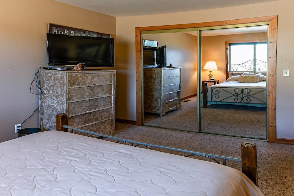 Ashland Vacations - Sunset Chalet - 2600 Sq.ft. Multi-seasonal Retreat - Property Image 23