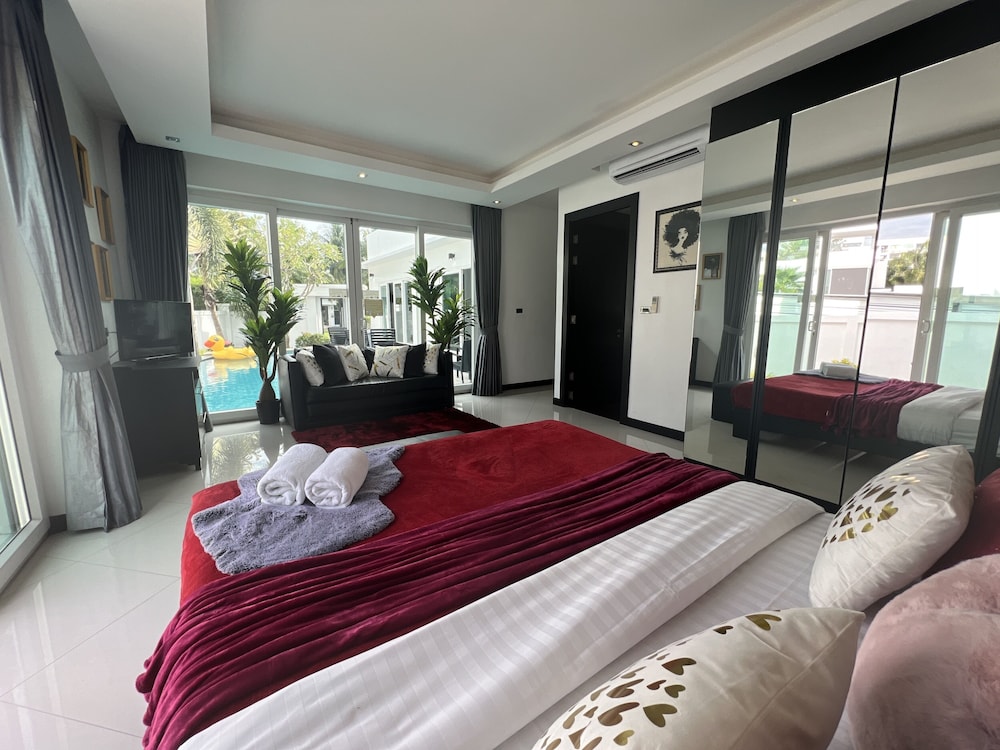Hollywood Pool Villa Jomtien Pattaya