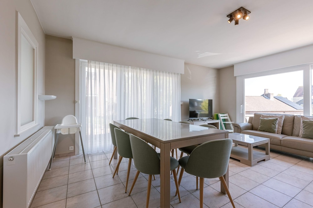 Huswell - Villa Near Beach With Double Parking