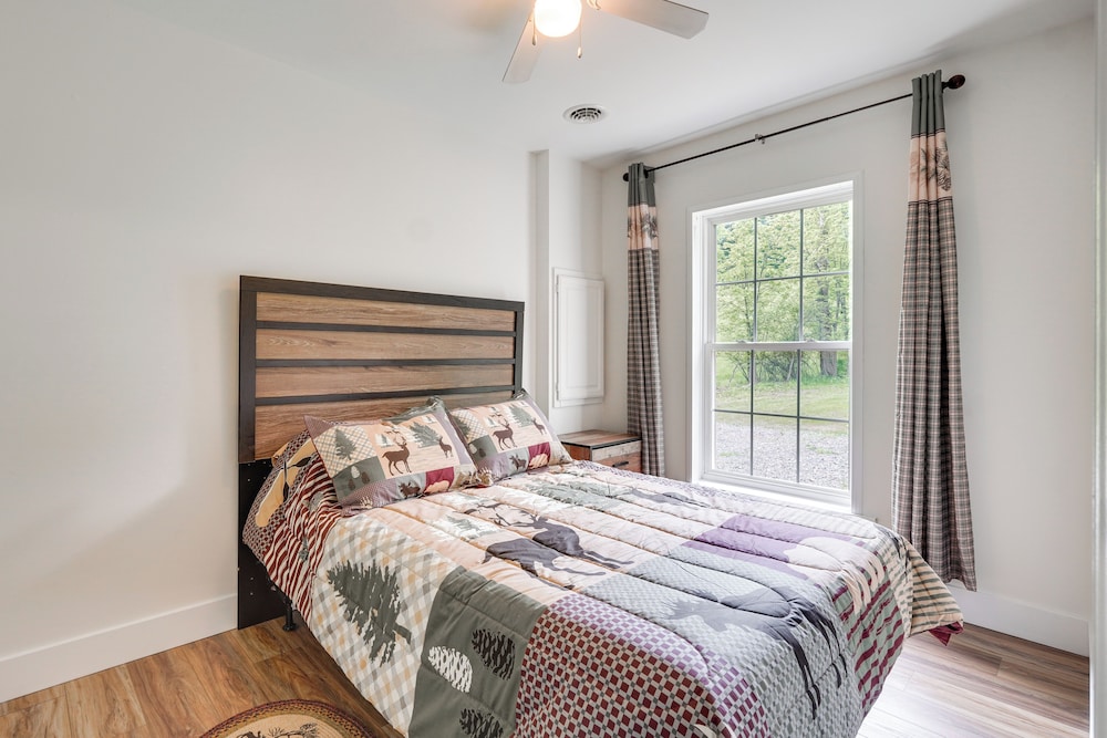 Fish, Hunt & Hike: Pet-friendly Home in Allenwood