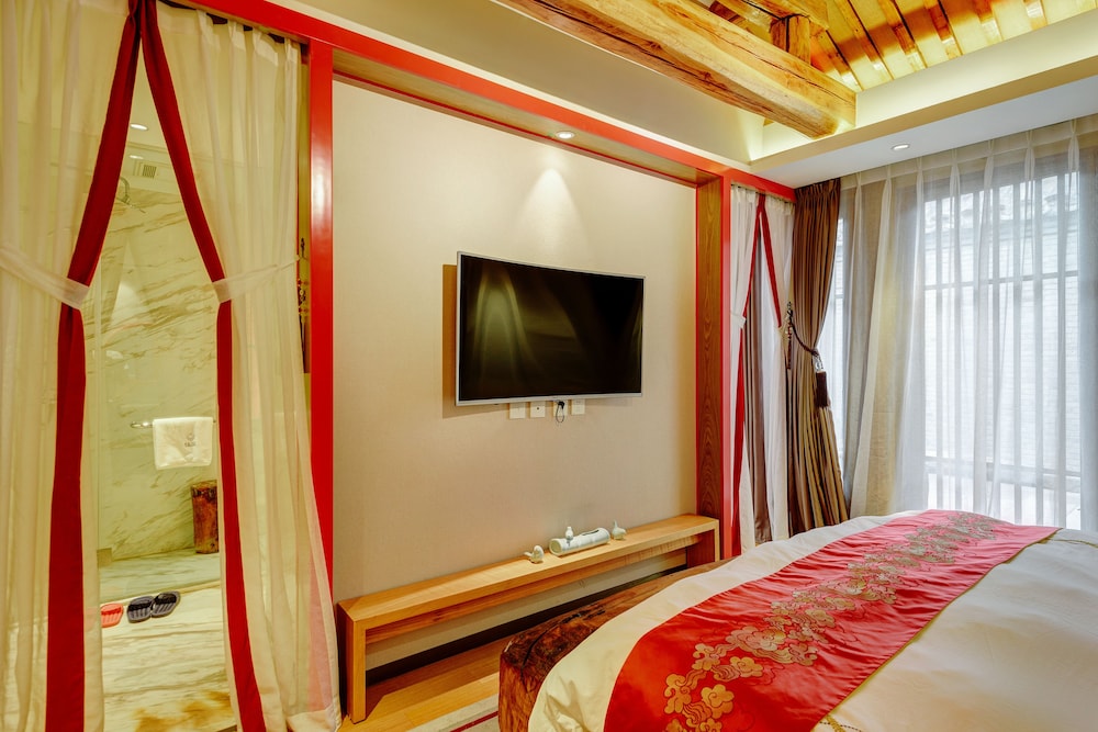 ISVARA Culture Homestay Suites