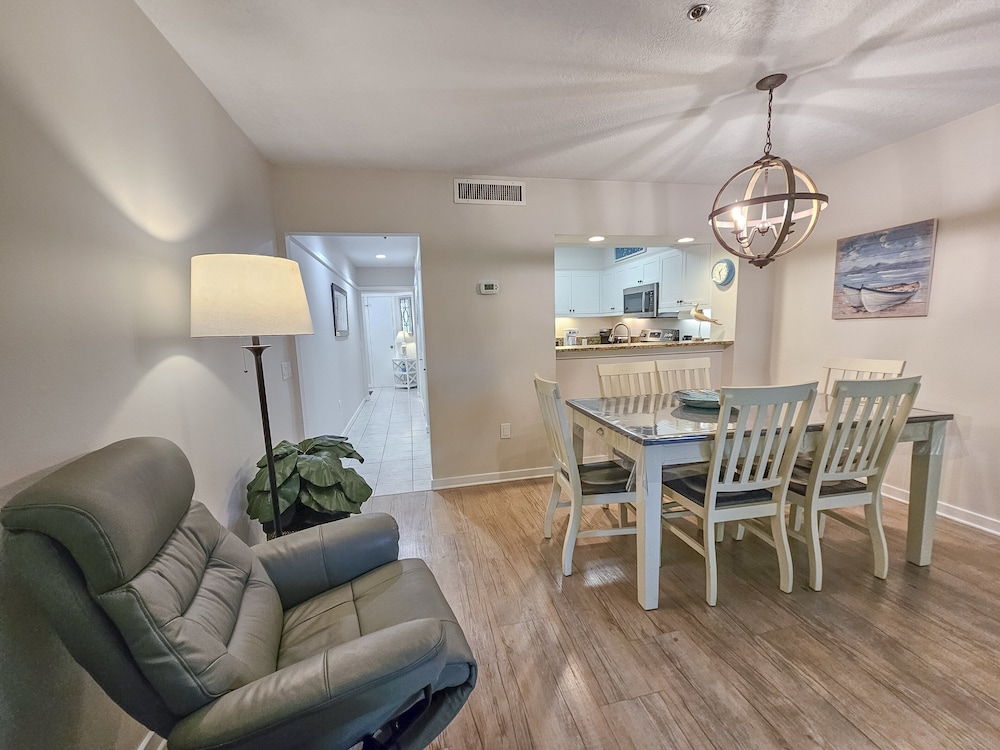 Serene 2 Bed, 2 Bath Lodge, With Amenities, 101ac 2 Bedroom Lodge