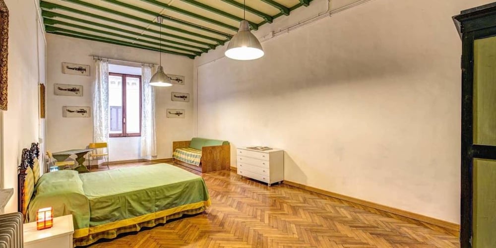 Campo de Fiori 3 bedroom apartment