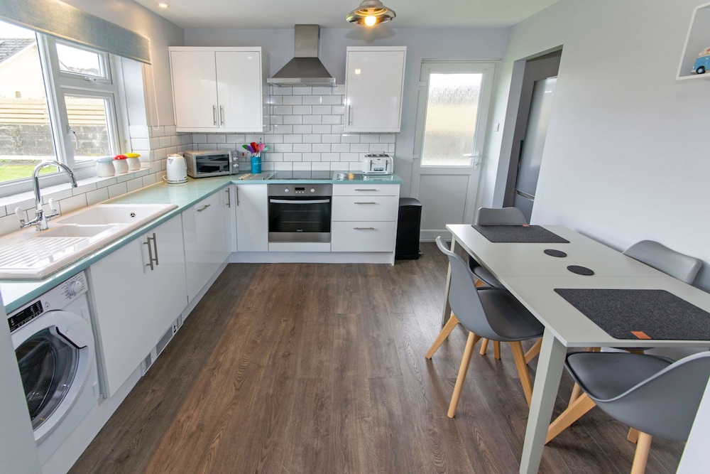 Sandbanks Sleeps 4 Beach Pass & 1 Dog view 5