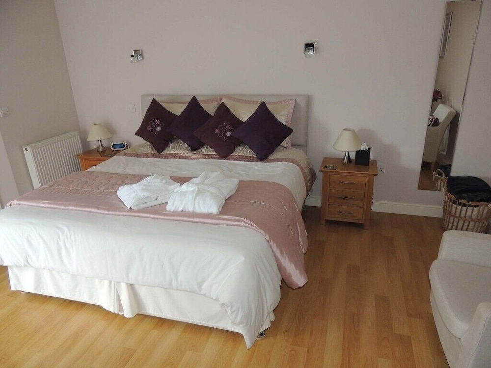 Worcester Vacations - The Manor Coach House - Property Image 12