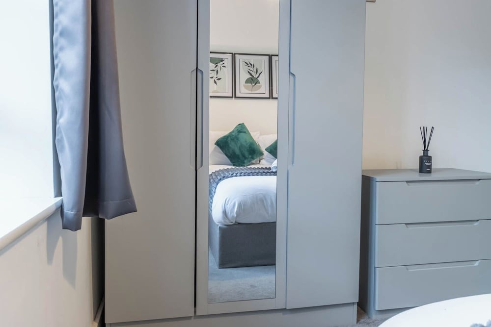 1 Bed Flat - Sleeps 4 - Pets - Parking - Wifi