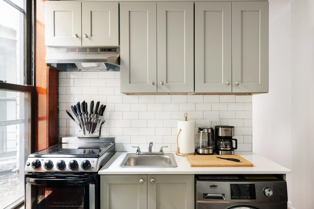153-5a Charming 2BR LES W D
