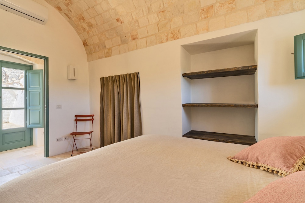 Trulli Pietra Rossa With Pool by Wonderful Italy