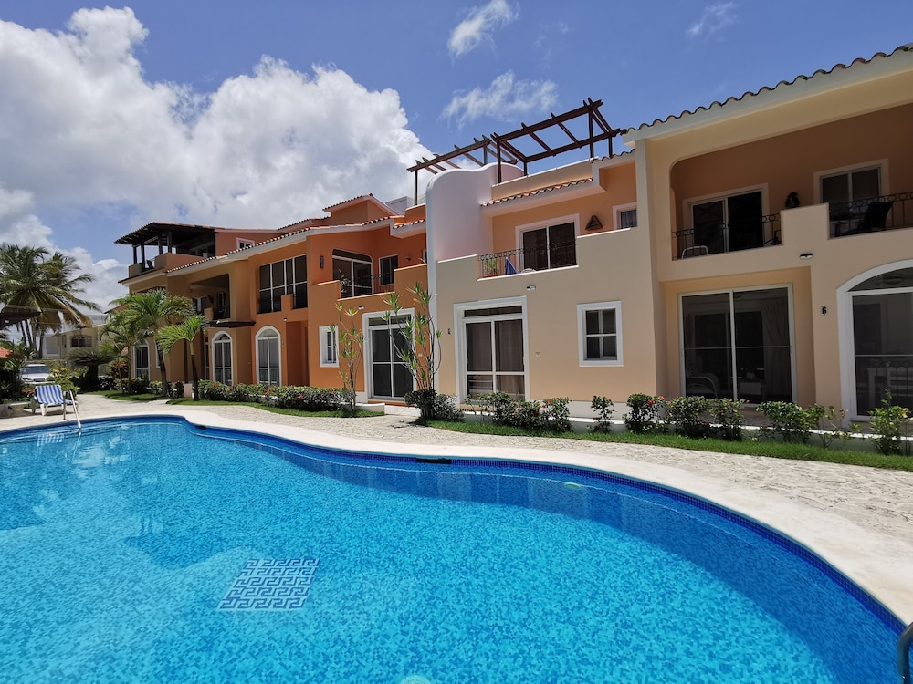 Los Corales Tropical Beach Resort & SPA