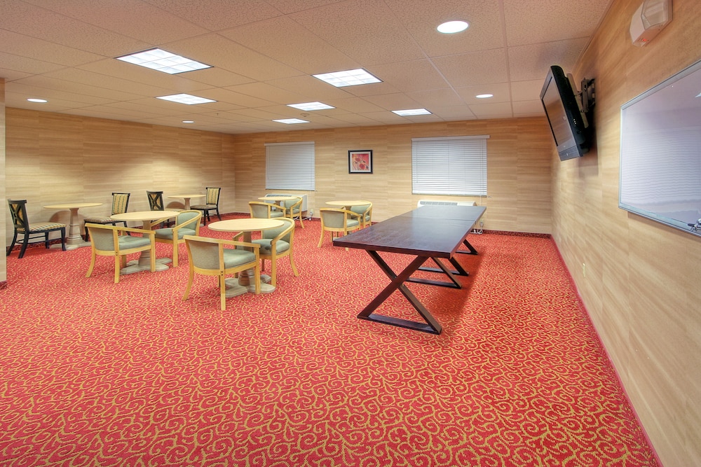 Tucumcari Vacations - Holiday Inn Express  Suites Tucumcari, an IHG Hotel - Property Image 8