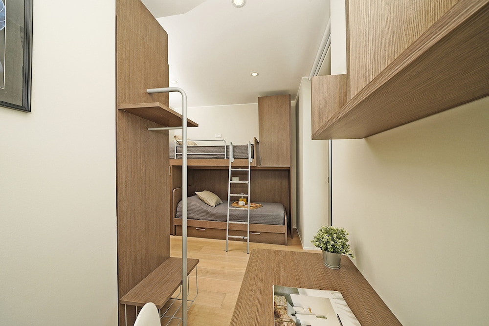 Bristol Exclusive 2-5 by Wonderful Italy