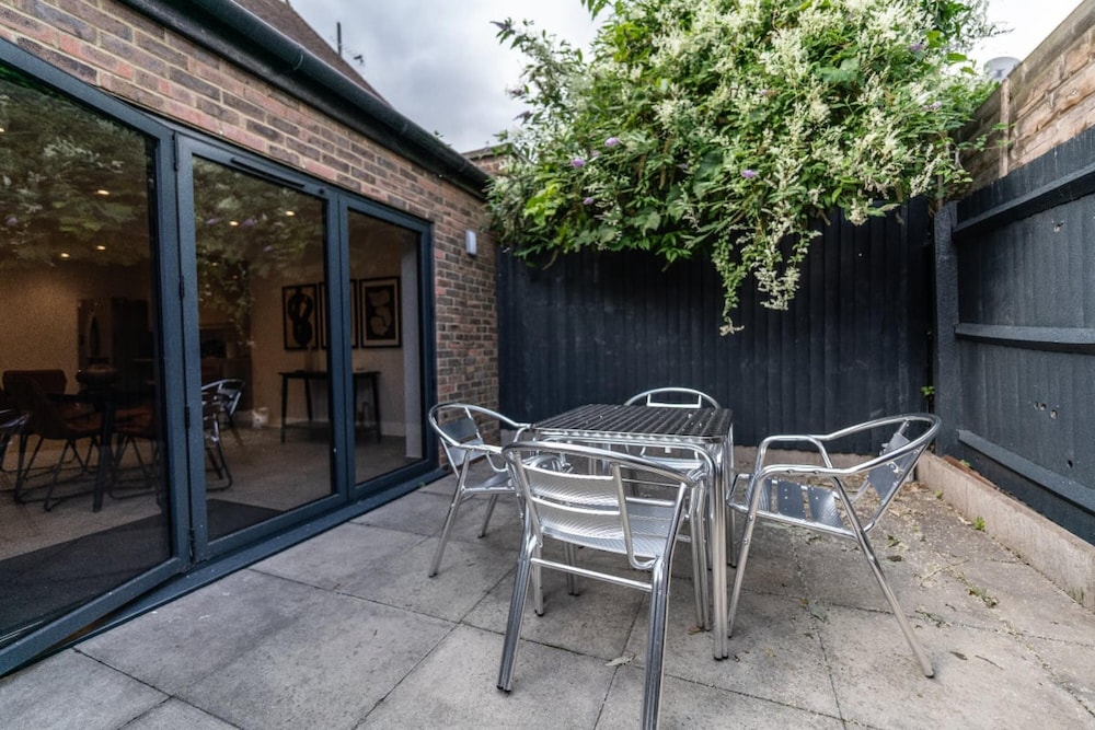 outdoor bbq area