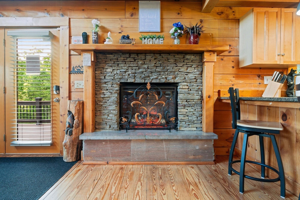 Breathtaking Hideaway 5 Bedroom Cabin
