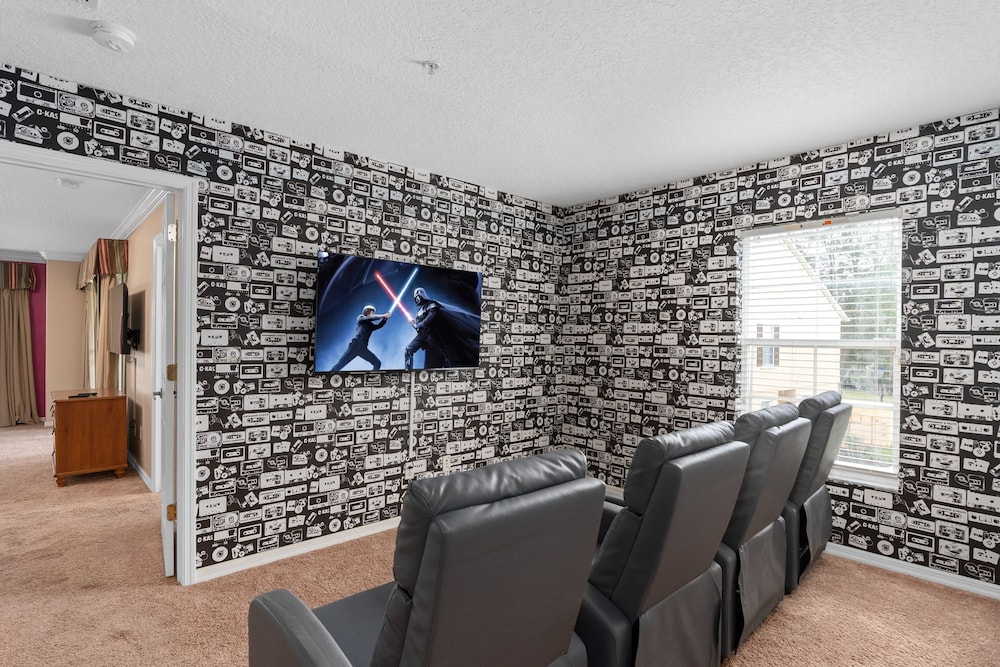 Super Fly- Movie Loft w Recliners Near Disney