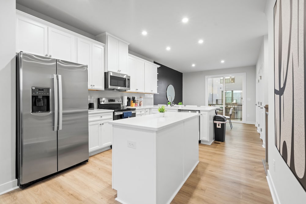Luxe King 3BR Townhouse Uptown Charlotte