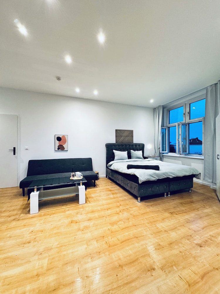 Lovely 4BR Apt Near Kaufpark Alterlaa
