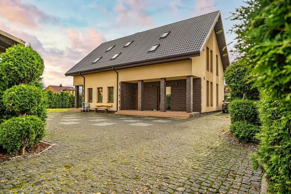 Luxurious Amber Villa With Private Pool and Garden Views